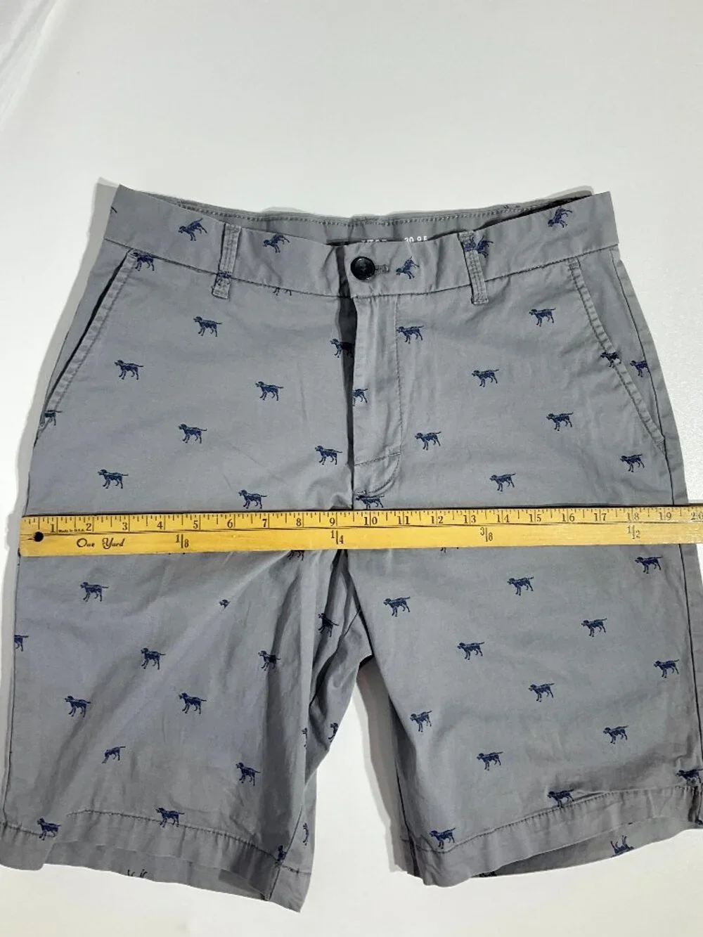 IZOD Mens Size 30 (31) Advantage Performance Shorts with Dog Print Gray Blue